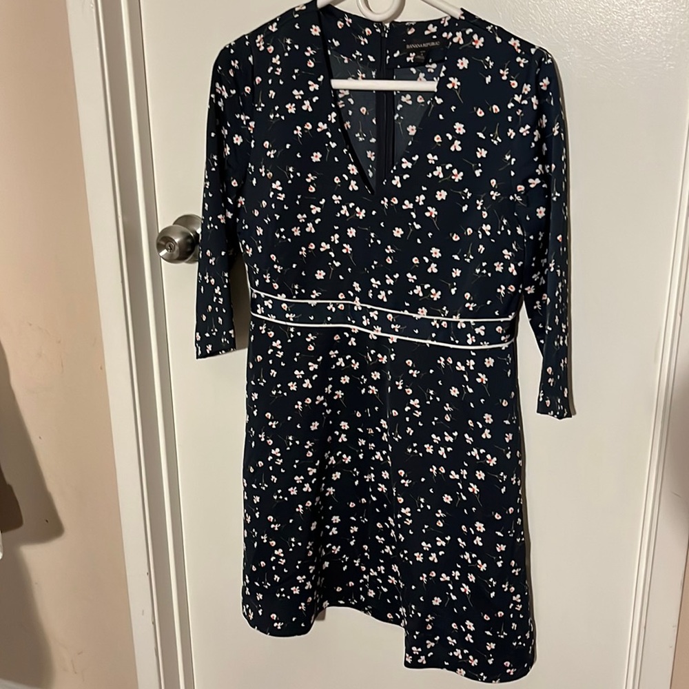 Woman's dress
Blue color with white flowers with pink